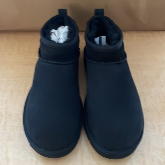 Ugg Women’s Classic Ultra Mini Boot - Picture 4 of 5